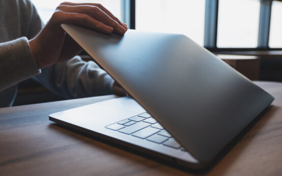 Wyłączać czy usypiać MacBooka? Rozstrzygamy dylemat użytkowników Apple