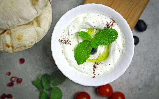 Dlaczego jogurt grecki to król przekąsek? Eksperci wyjaśniają jego fenomen