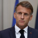 Francja w ogniu protestów: Macron nie pozwala odejść ministrowi spraw wewnętrznych