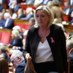 Francja w ogniu protestów: Marine Le Pen zyskuje na fali społecznego gniewu