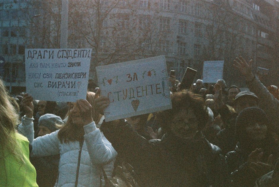 Francja w ogniu protestów: Młodzież żąda od Macrona realnych zmian w edukacji