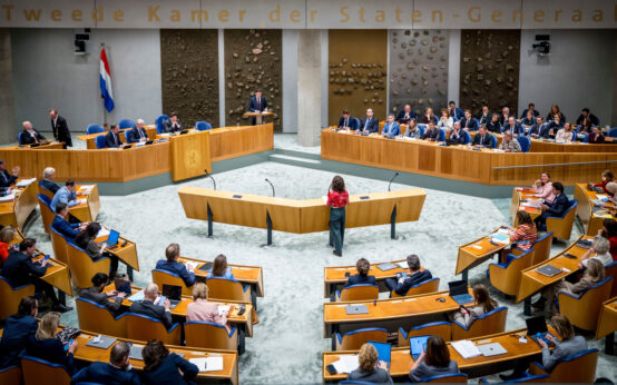 Holenderska administracja stawia na AI. Planuje redukcję 25 tysięcy etatów