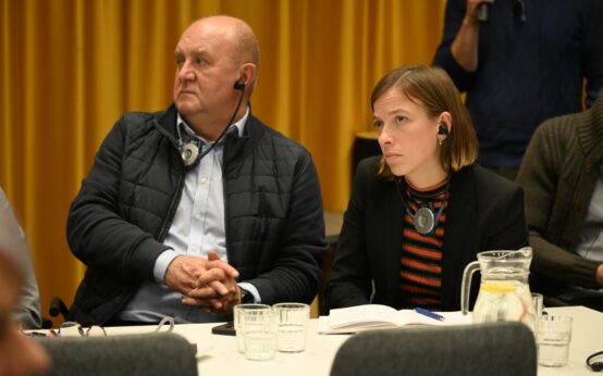 Koniec z inwigilacją w biurze? KE szykuje nowe zasady korzystania z AI w pracy