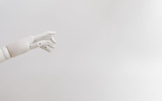 Maszyny rezerwują nasze wakacje. Branża turystyczna musi nauczyć się języka robotów