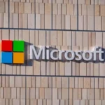 Microsoft tnie koszty i oferuje odprawy. Gigant inwestuje fortunę w sztuczną inteligencję