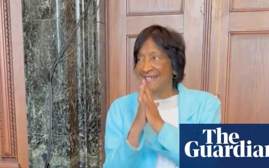Noblistka Navi Pillay żartuje z podziału nagrody z Donaldem Trumpem
