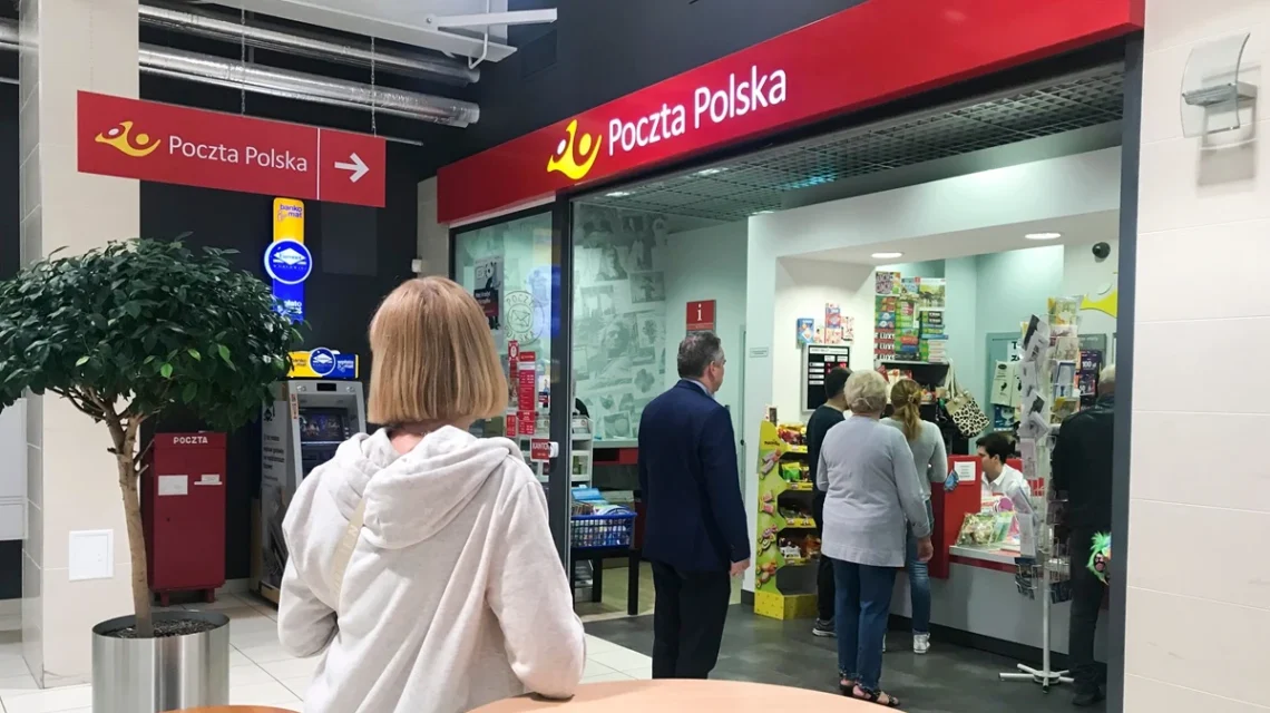 Poczta Polska zmienia strategię. Placówki mają służyć za schronienia