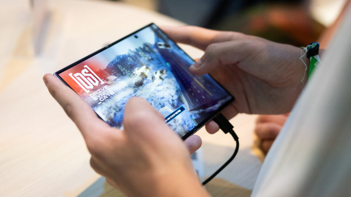 Problemy z wyświetlaniem aplikacji na Galaxy Z Fold 8? Oto jak przywrócić porządek na ekranie