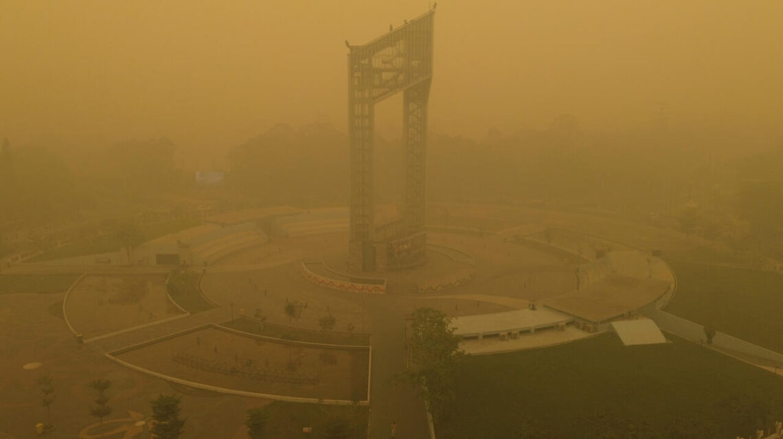 Toksyczny smog dusi Azję Południowo-Wschodnią. Pożary lasów w Indonezji nie ustępują